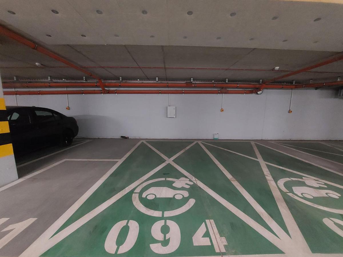 Komfort Z Balkonem I Parkingiem W Centrum Wroclawia Leilighet
